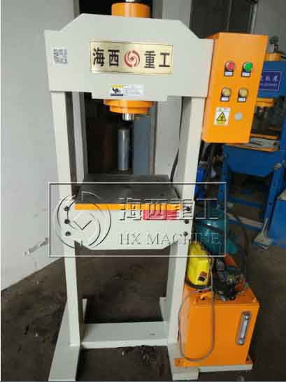 廬江縣龍門液壓機適用于機械電器汽車造船集裝箱等行業(yè)